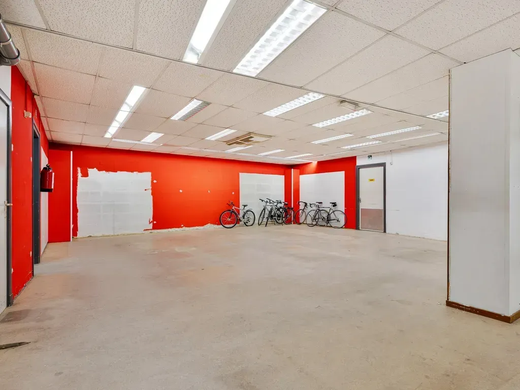 Pièces - Commerce avec Magasin dans le Centre de Lommel