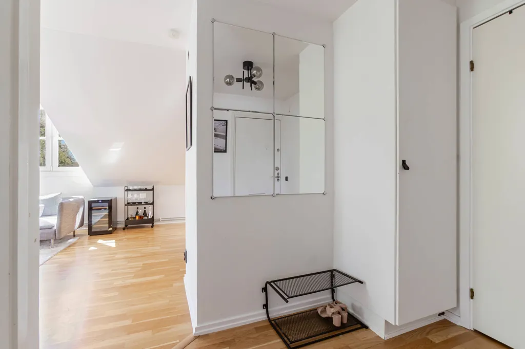 Esik - Corner Flat with Garden in Duvbo