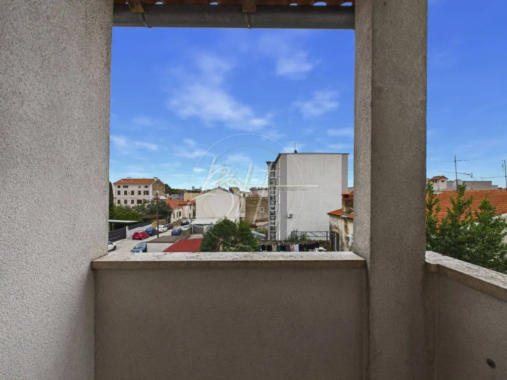 Rõdu - Apartment with Balcony in Pula Centre