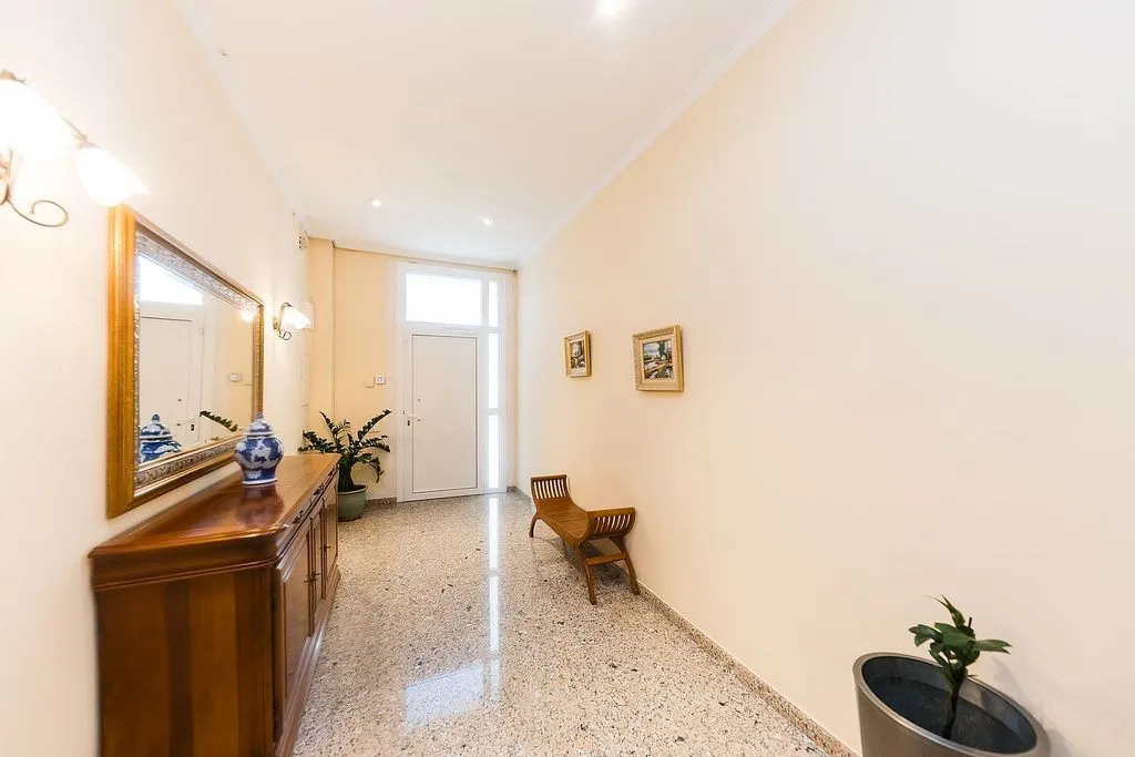 hallway_entrance