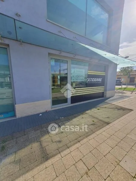 Extérieur - Commercial Unit with Two Entrances in Avezzano