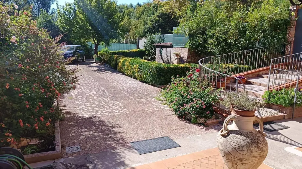 Aed - Two-Level Apartment with Garden in Baronissi