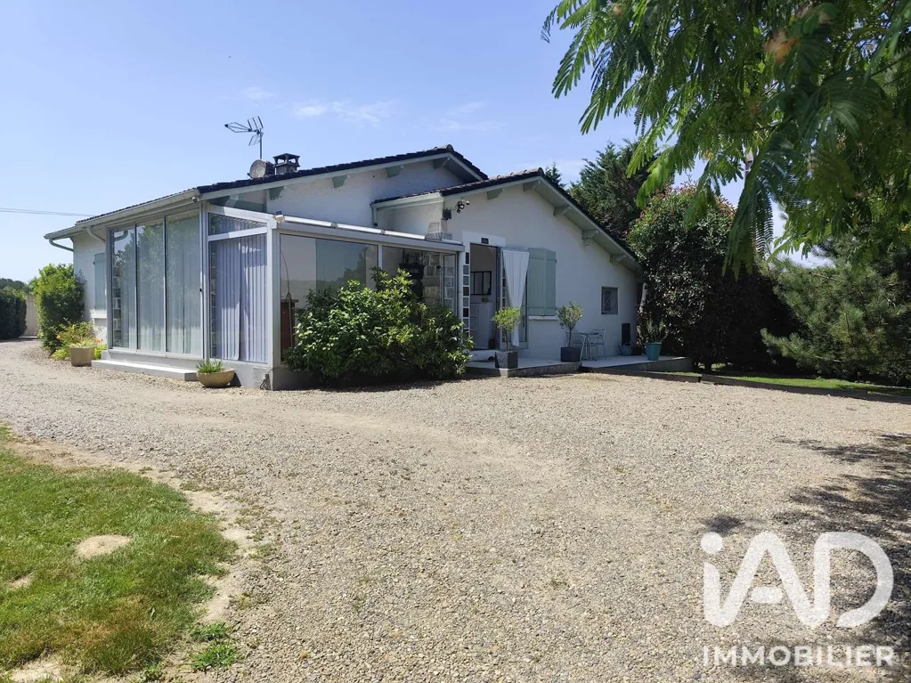 Esterno - Ground Floor House with Pool in Arblade-le-Bas