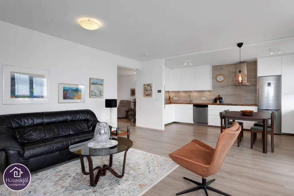 Séjour - Apartment with Panoramic Views in Kopavogur