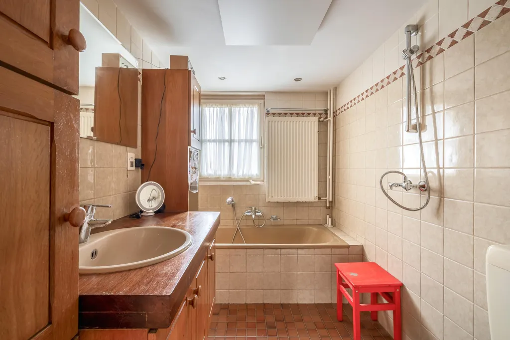 Bathrooms - Country House with Forest View in Deurne