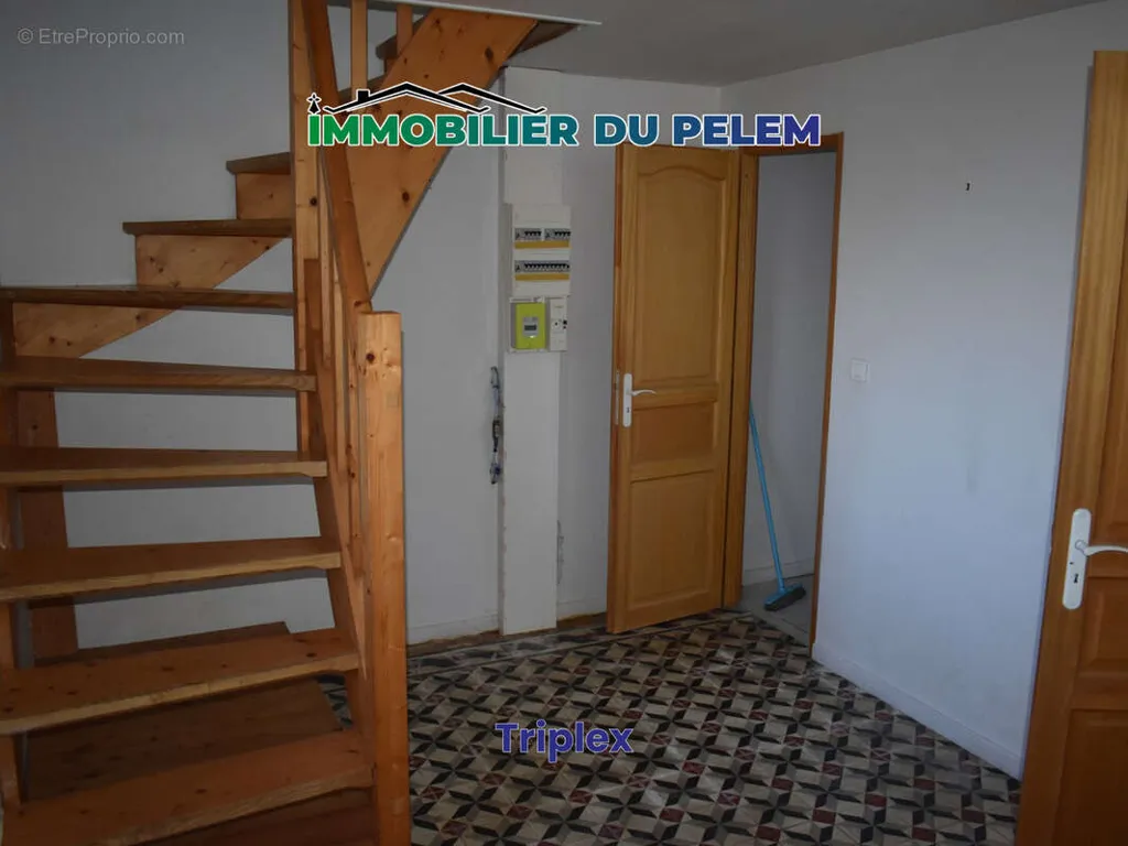 Pièces - Immeuble avec 2 Logements en Centre-Ville à Glomel