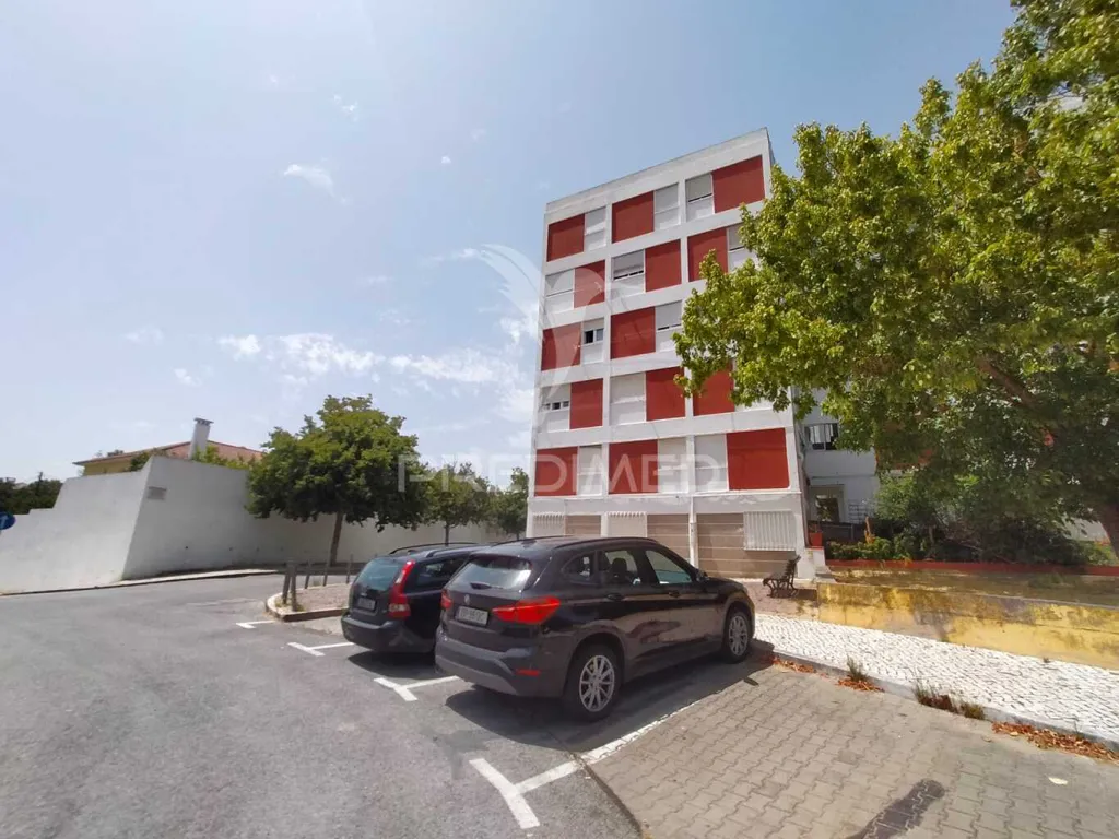 Välivaade - Inverted Duplex Apartment for Renovation in Alvalade, Lisbon