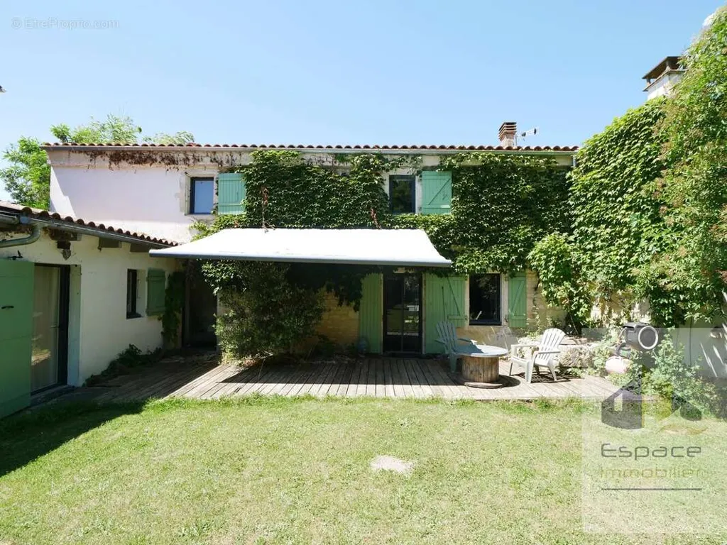 Terrazza - Rustic Stone House with Pool near Aigrefeuille d'Aunis