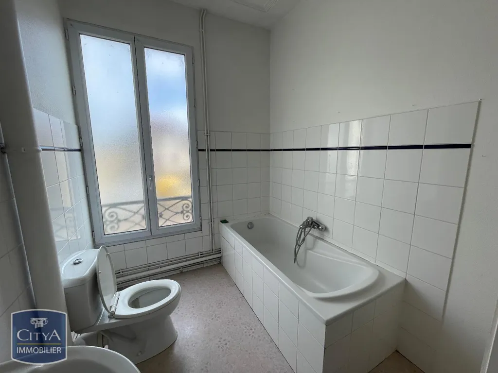 Salles de bain - Maison 4 Pièces avec Jardin à Angoulême