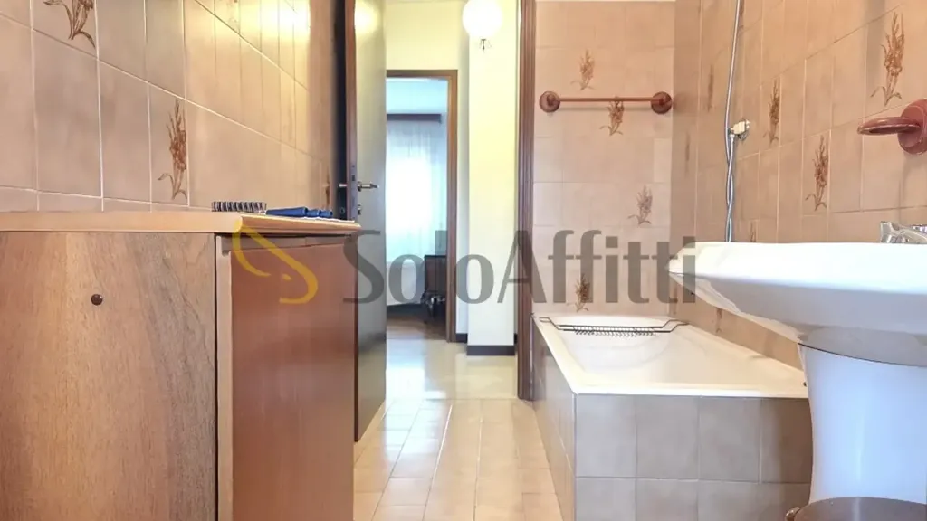 Bathrooms - 3-room apartment in Milano