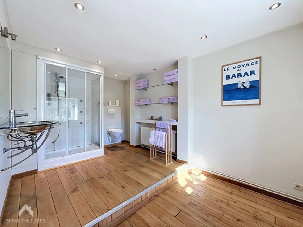 Bathrooms - Bright House with Garden in Semi-Detached Setting