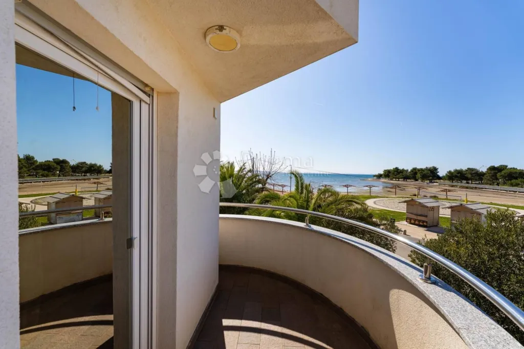 Balcone - Modern House with Sea View in Zaton, Nin