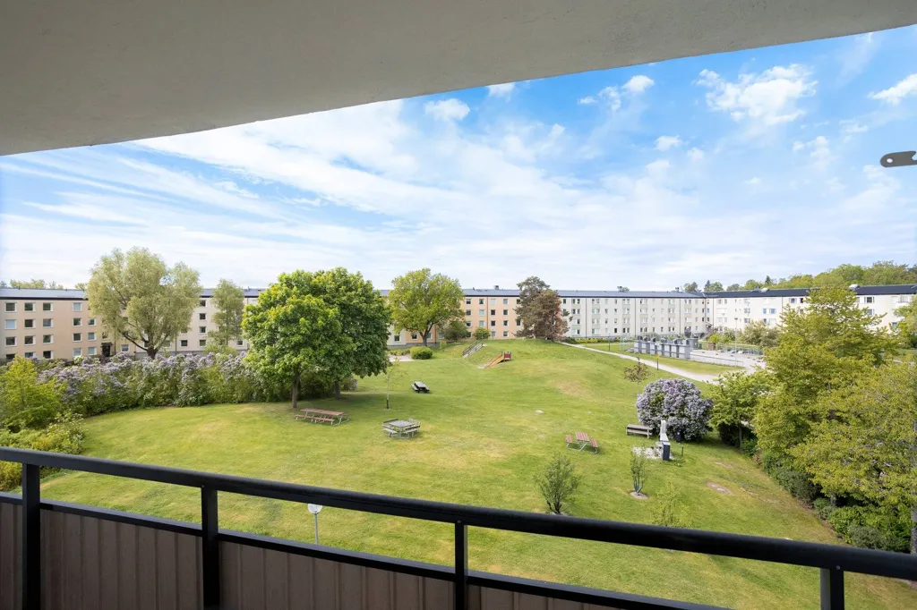 Balcon - Spacious 2nd Floor Flat with Balcony in Sunny Location