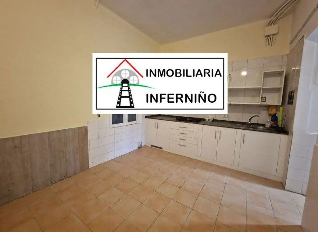 Cocina - Casa con terraza y local comercial en Piñeiros