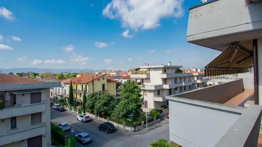 Balcon - Spacious 3-Bedroom Apartment with Terrace in Prato