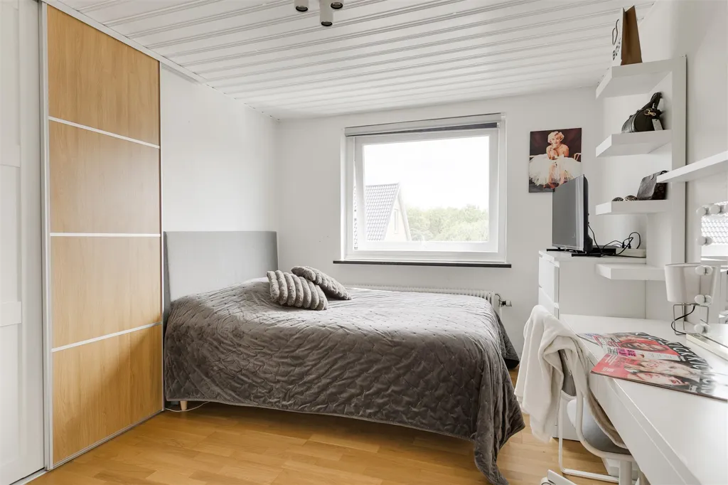 Bedrooms - Modernised Villa with Guesthouse in Malmö