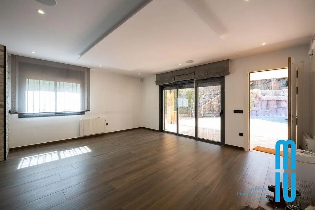 Elutuba - Chalet with Pool and Terrace in Mas Mora