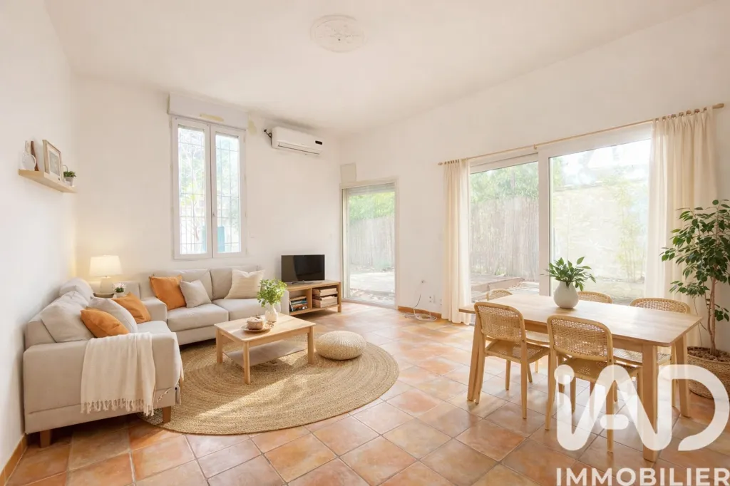 Living Room - City House with Garage in Carpentras