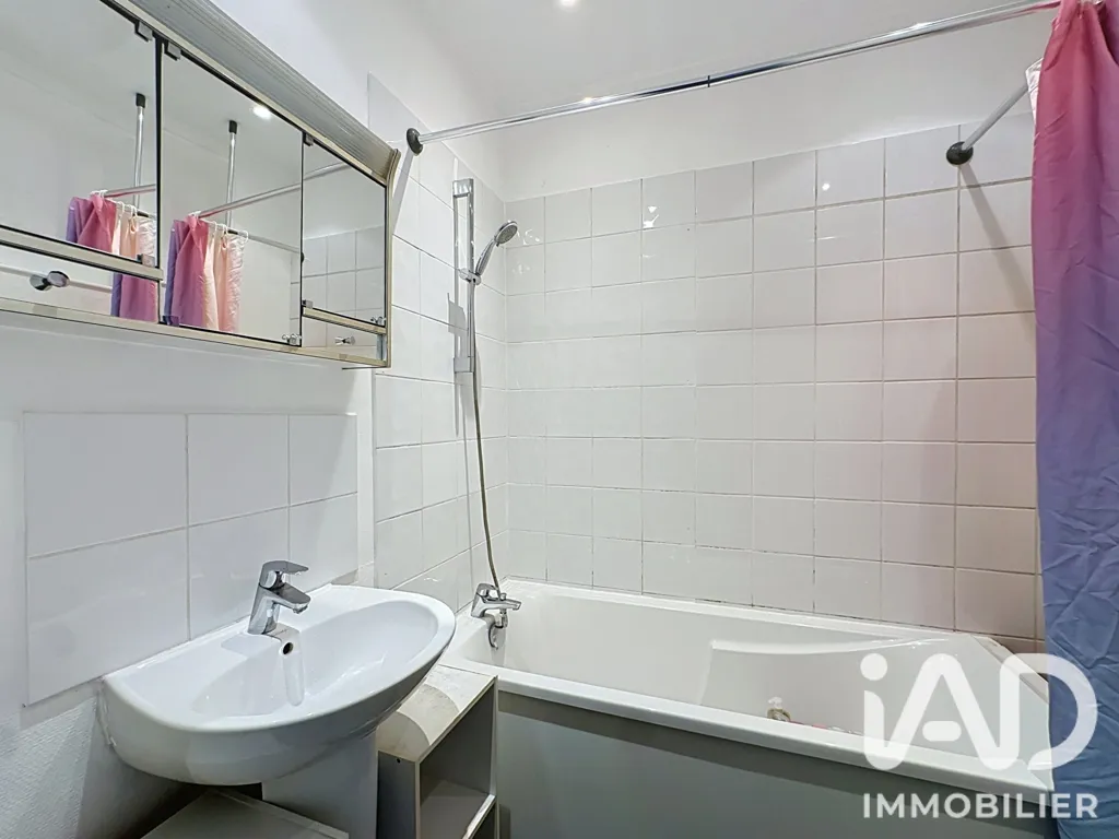 Bagni - Bright 3-Piece Flat with Double Exposure in Courbevoie