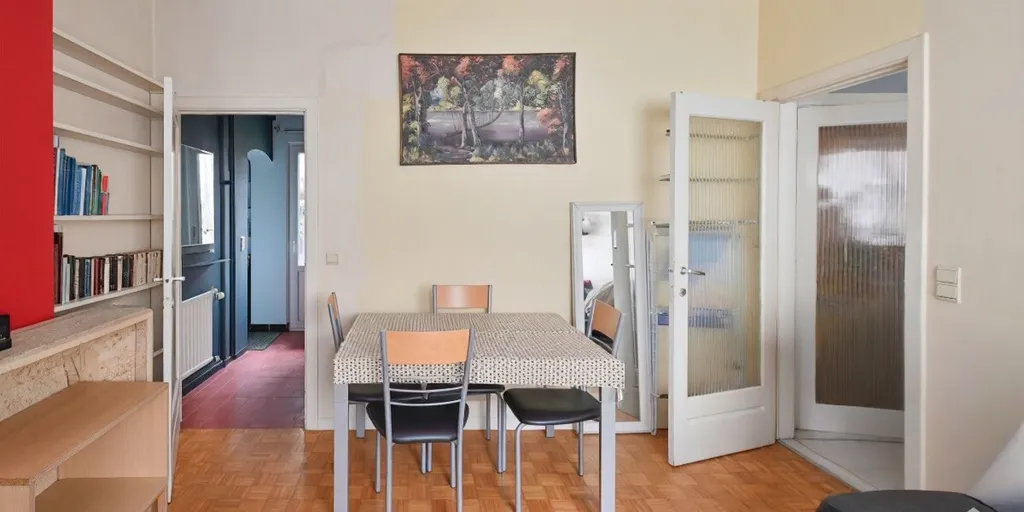 Söögituba - Studio with Balcony in Elsene