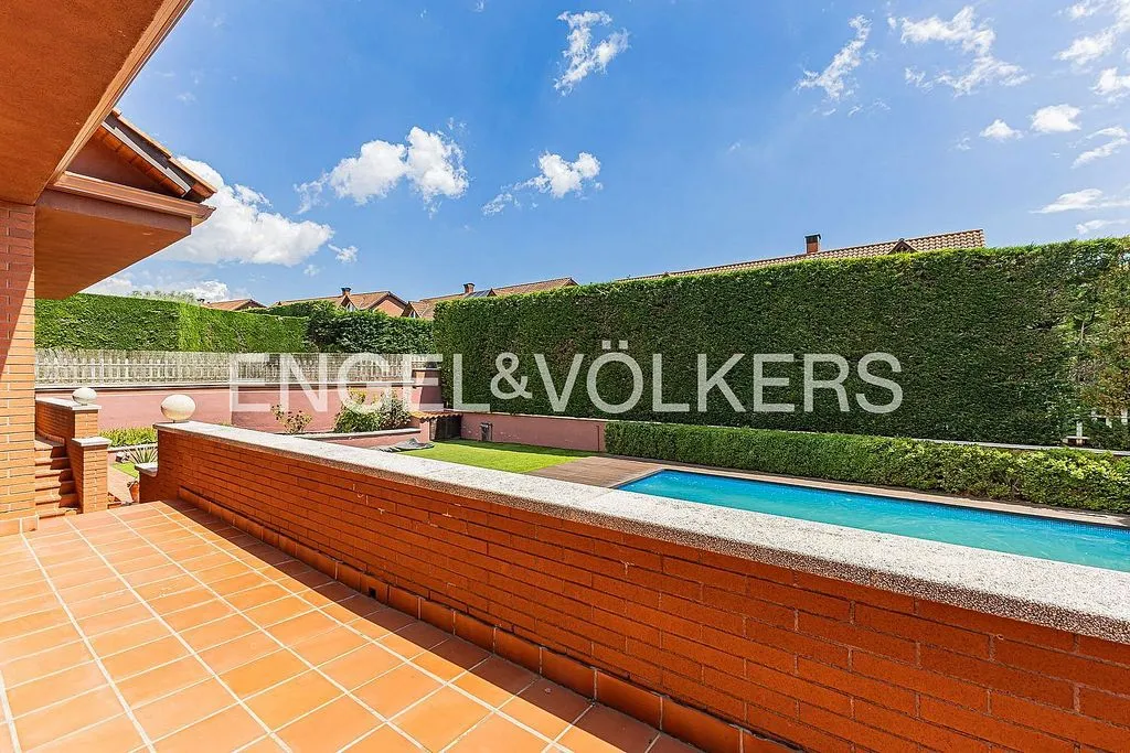 Bassein - Chalet with Pool and Terrace in Mira-sol