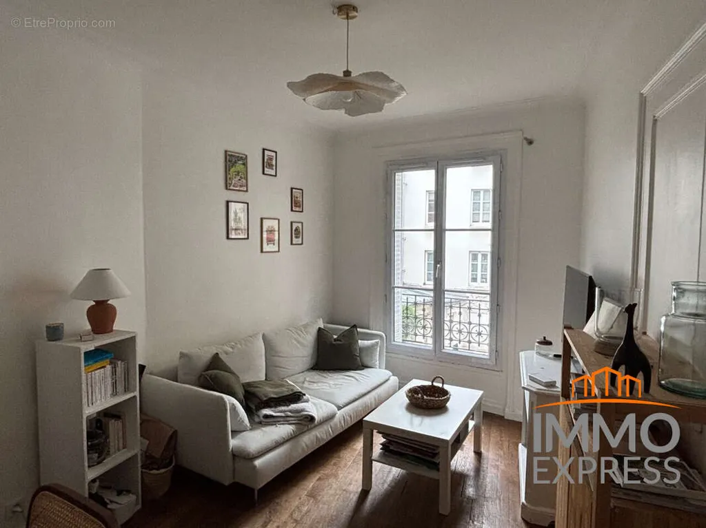 Séjour - Appartement 2 Pièces avec Ascenseur à Paris-5e