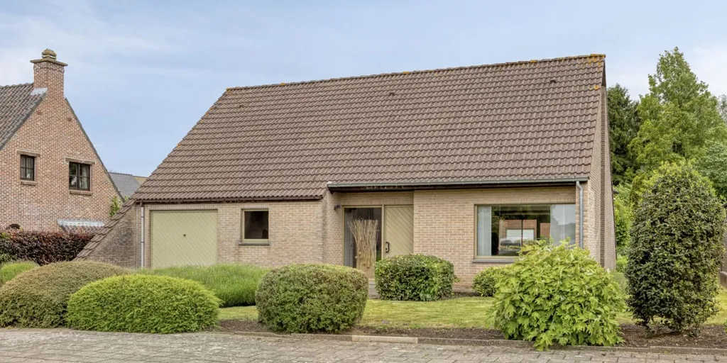 Extérieur - Villa avec Jardin et Garage à Asse