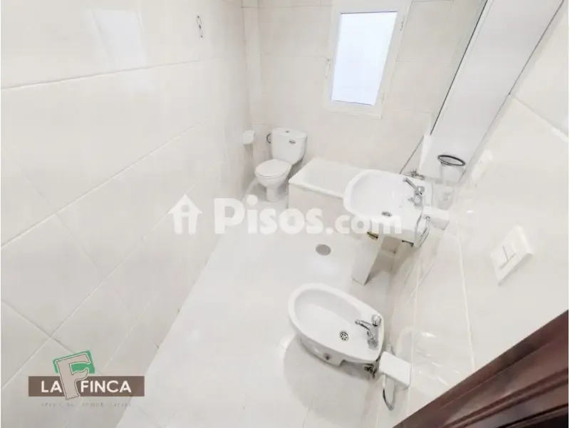 Bathrooms - Apartment with Lift in Teatinos - Pumarín