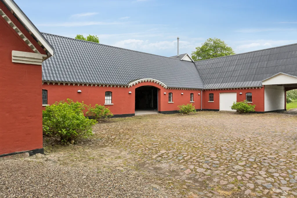 Välivaade - Classic Farmhouse with Stable in Kosterslev