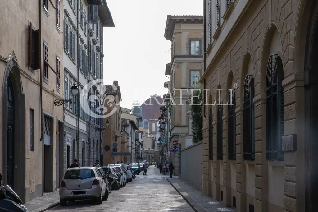 Välivaade - Historic Building with Courtyard in Florence
