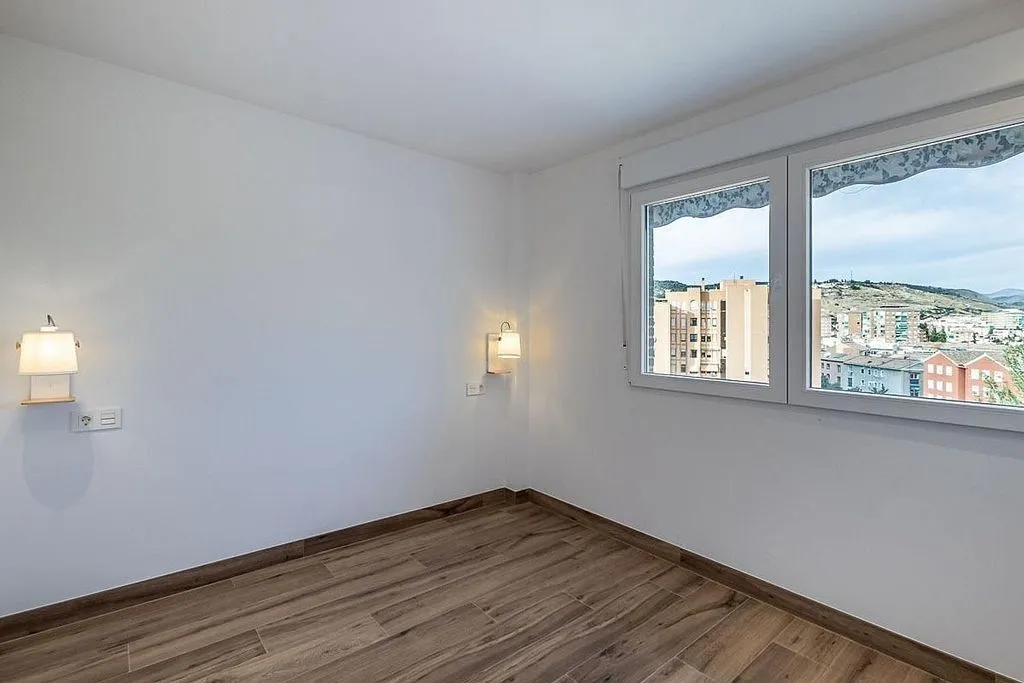 Toad - Modern Flat with Views in Zaidín, Granada