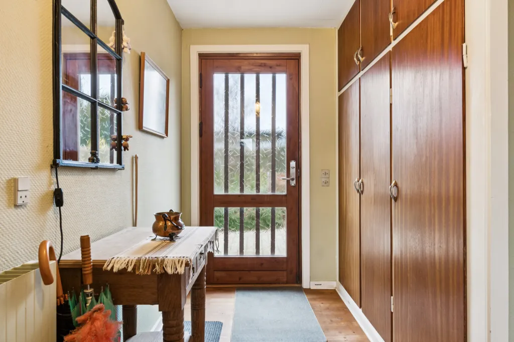 hallway_entrance