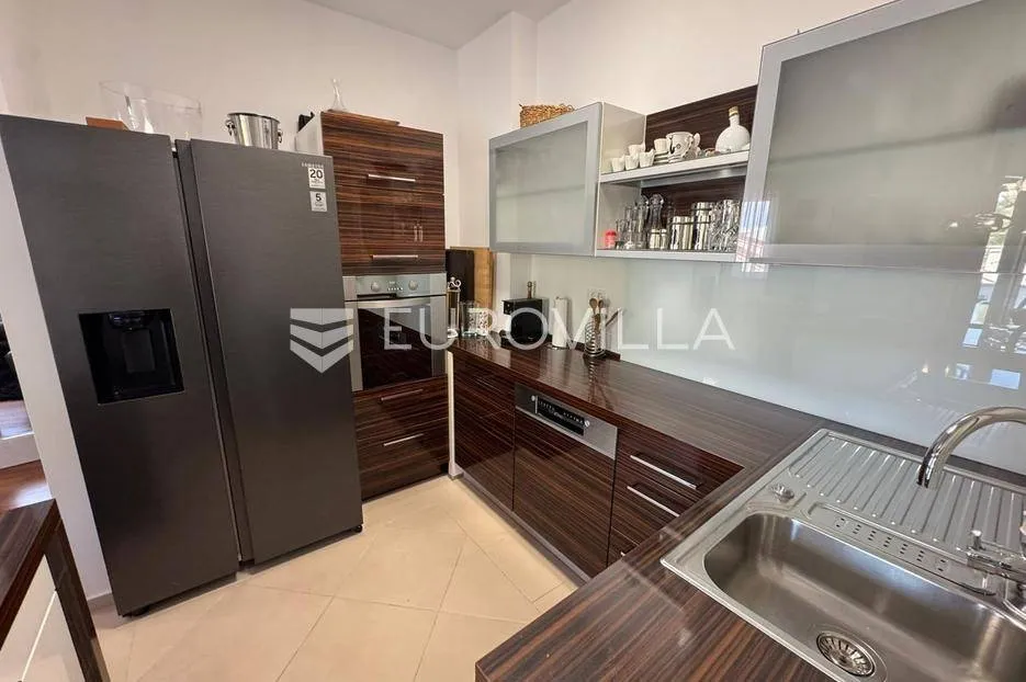 Cuisine - Luxury Penthouse with Plot in Bol Town Centre