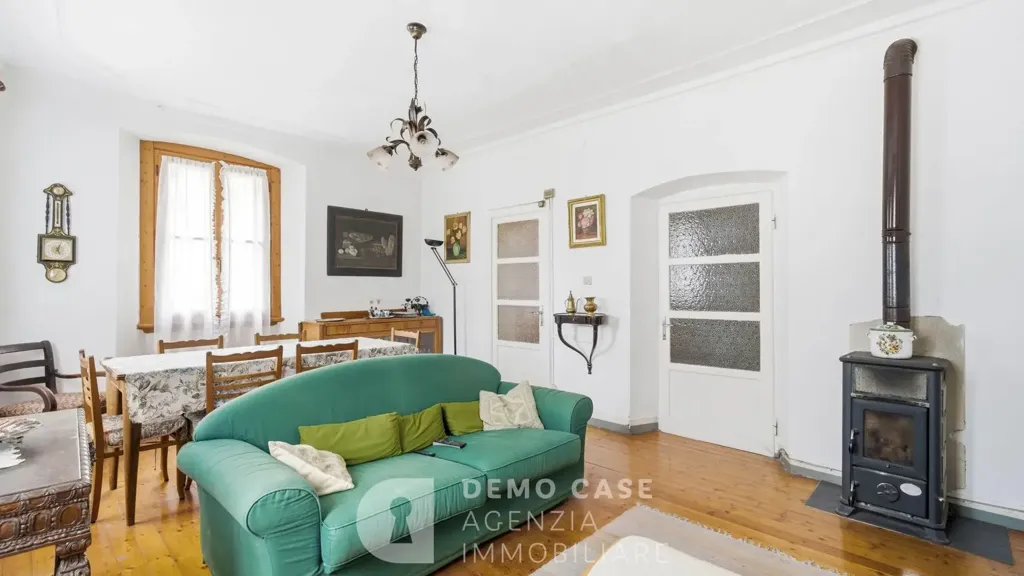 Soggiorno - Multi-Level Apartment in Chiavenna's Historic Centre