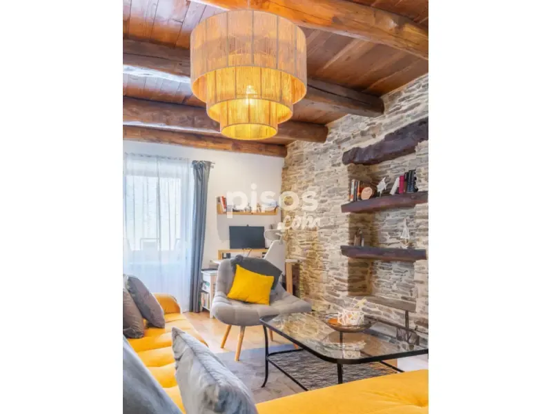 Séjour - Restored Chalet with River Walk Access in Lugo