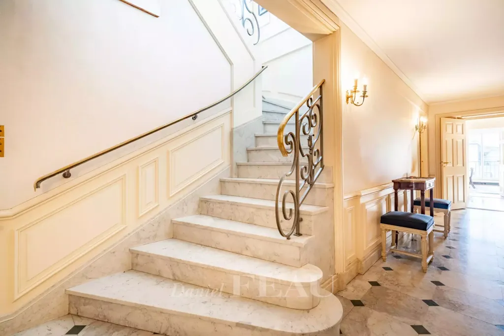 Pièces - Triplex avec Terrasse Panoramique à Neuilly-sur-Seine
