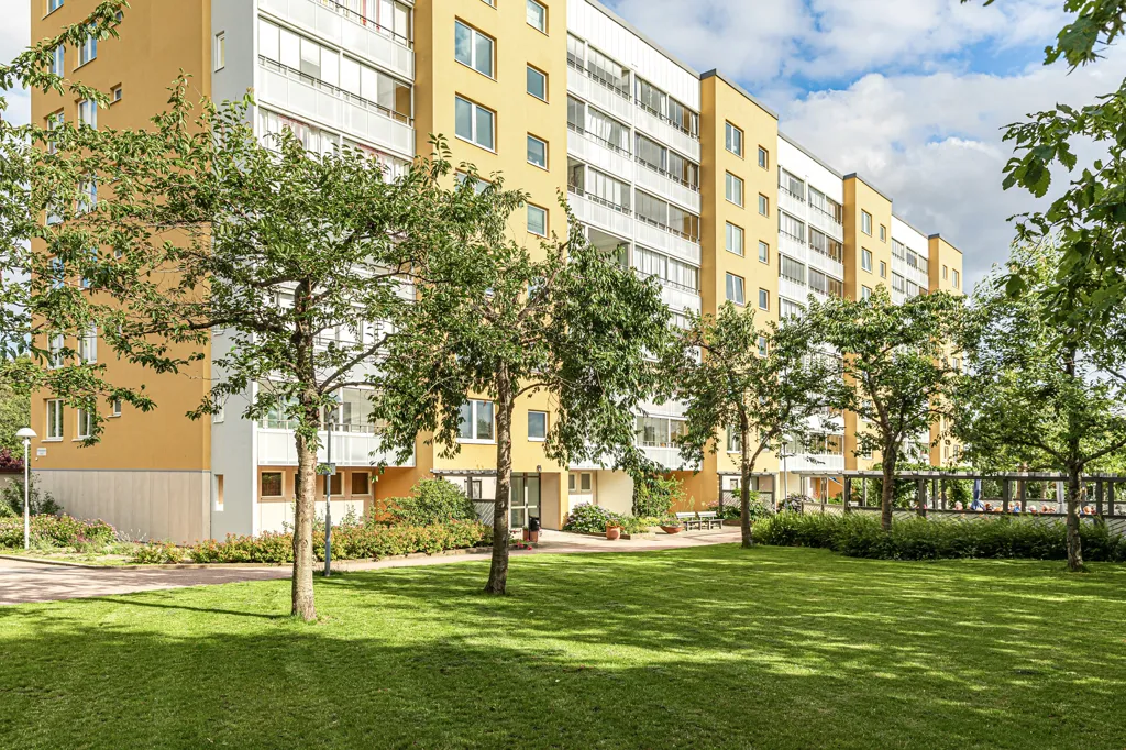 Jardin - Renovated Two-Bedroom with Balcony in Ättekulla