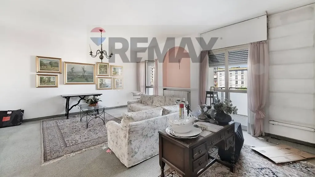 Séjour - Triplex with Balcony in Sesto San Giovanni