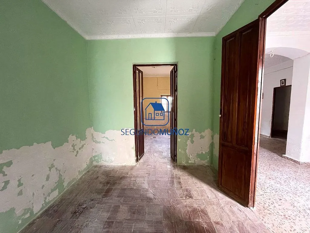 Entrée - Traditional Adosada for Renovation in Mazarrón