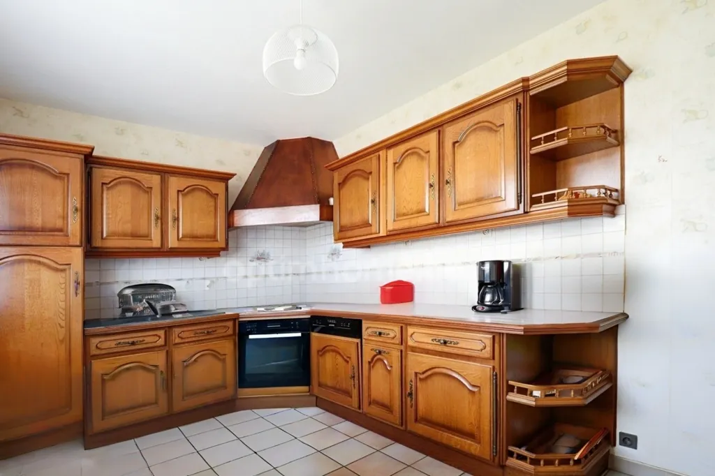 Cuisine - Maison 4 Chambres avec Sous-Sol Aménagé à Magnac Laval