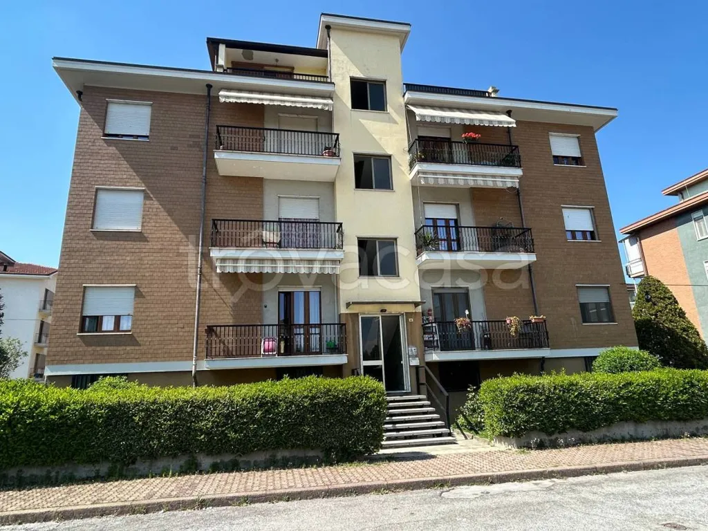 Exterior - Rustic Apartment with Veranda in Madonna dell'Olmo