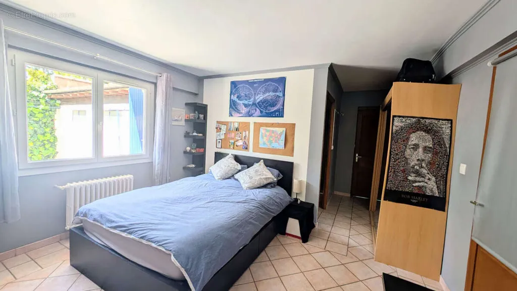 Chambres - Maison Charmante avec Piscine à Luynes