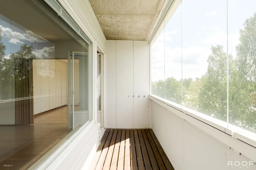Rõdu - Bright Apartment with Balcony in Salo