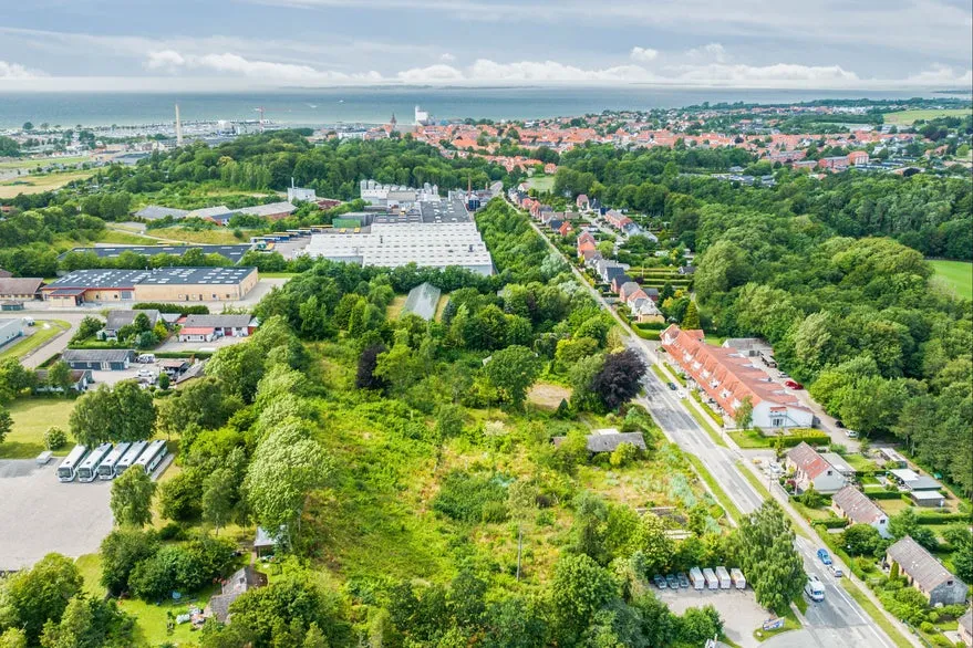Vista aerea - Former Nursery on Large Plot for Business Use