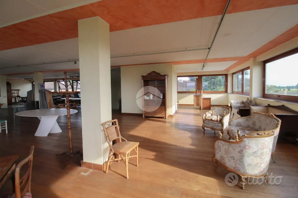 Dining Room - Warehouse with Two Levels in Fontanella