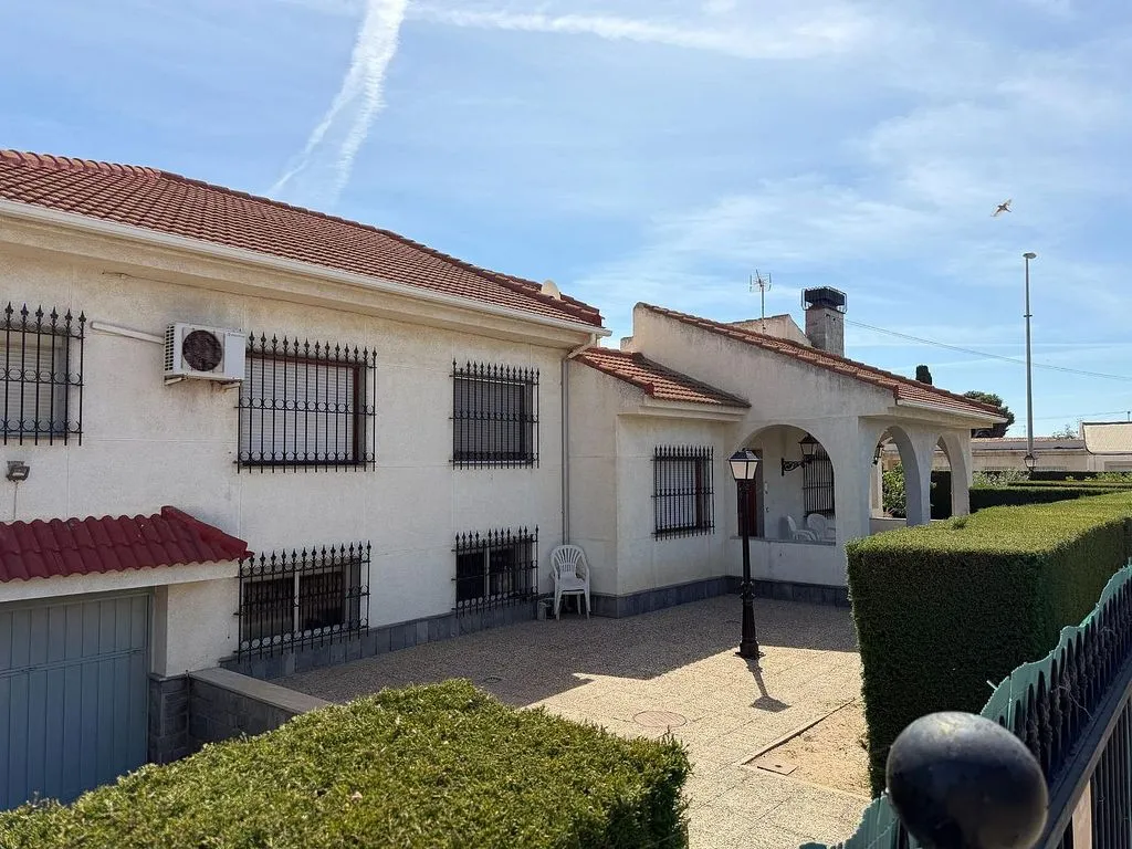 Välivaade - Chalet with Pool and Terrace in La Puebla