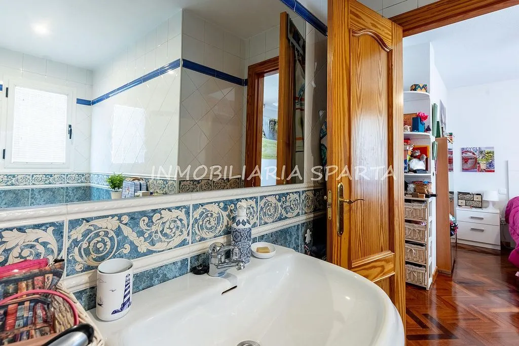Salles de bain - Charming Duplex with Terrace in City Centre