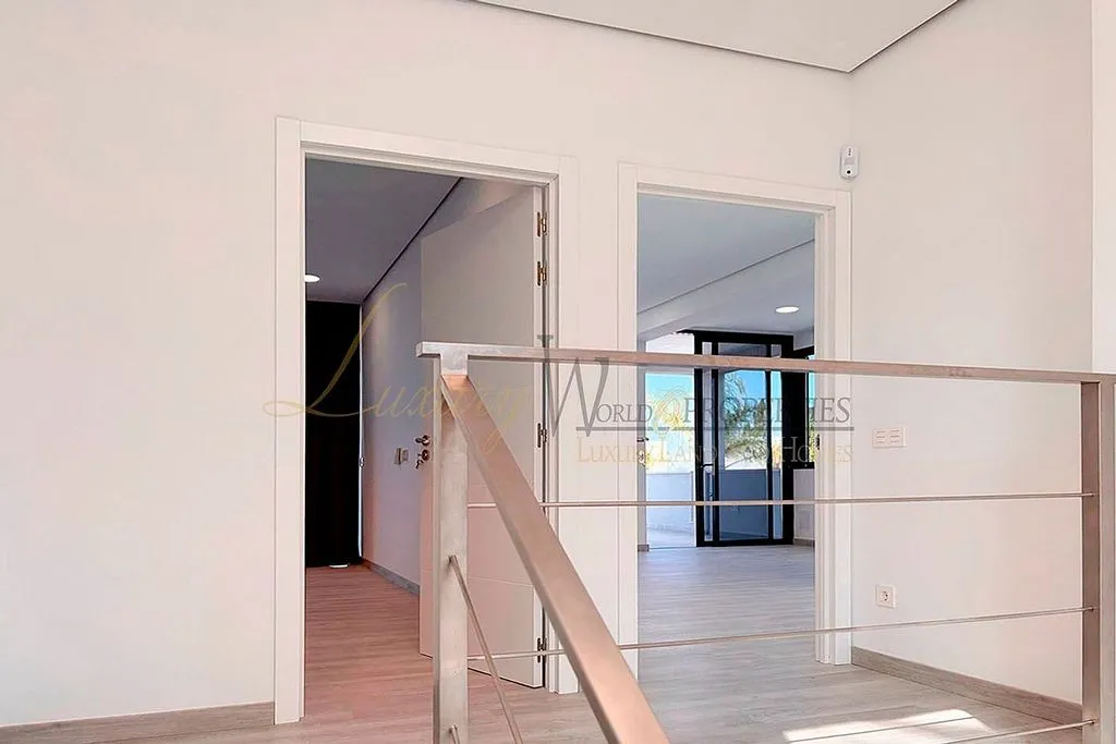 Toad - Modern Villa with Private Pool in El Madroñal