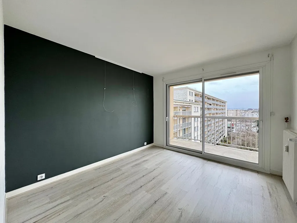 Rooms - Bright 3-Bedroom Apartment with Balcony in Saint Marceaux