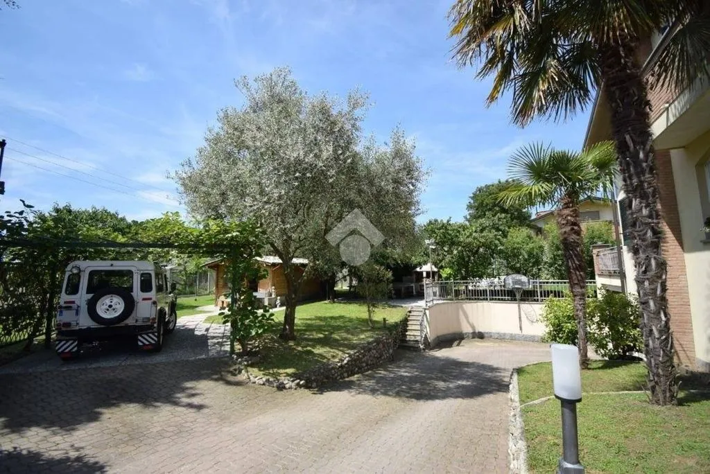 Exterior - Luxury Villa with Private Garden in Brugherio